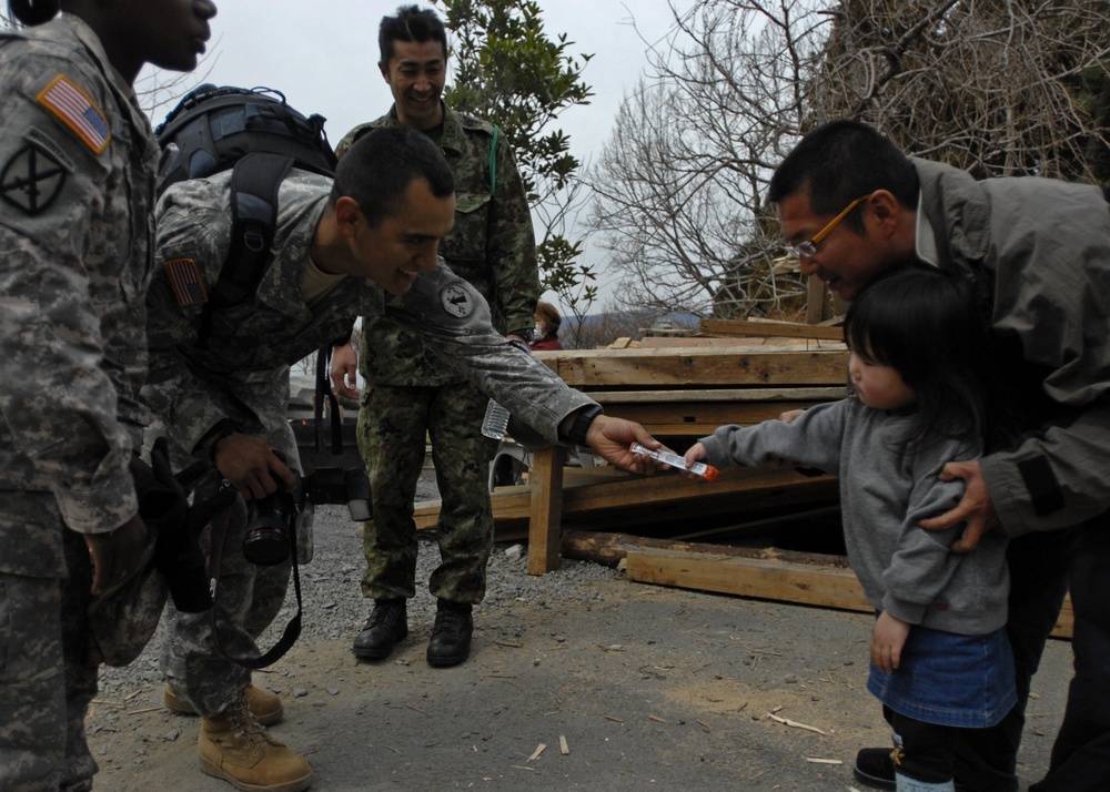 For the Children: soldiers give candy to tsunami victims