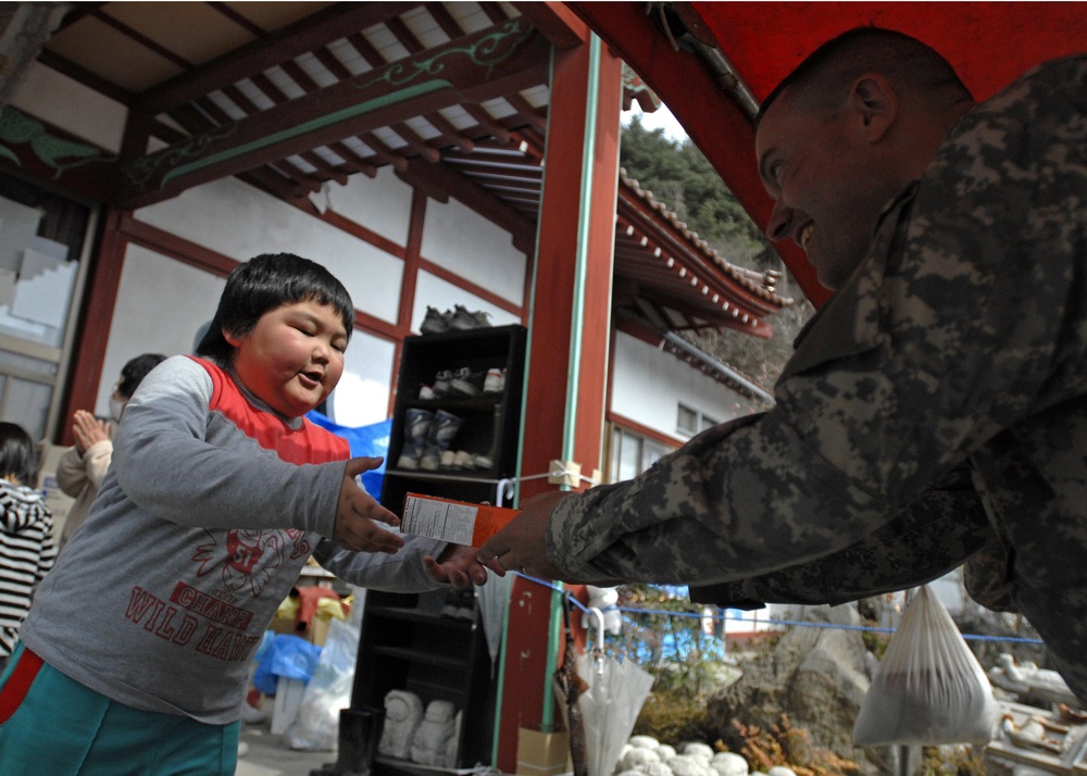 For the Children: soldiers give candy to tsunami victims