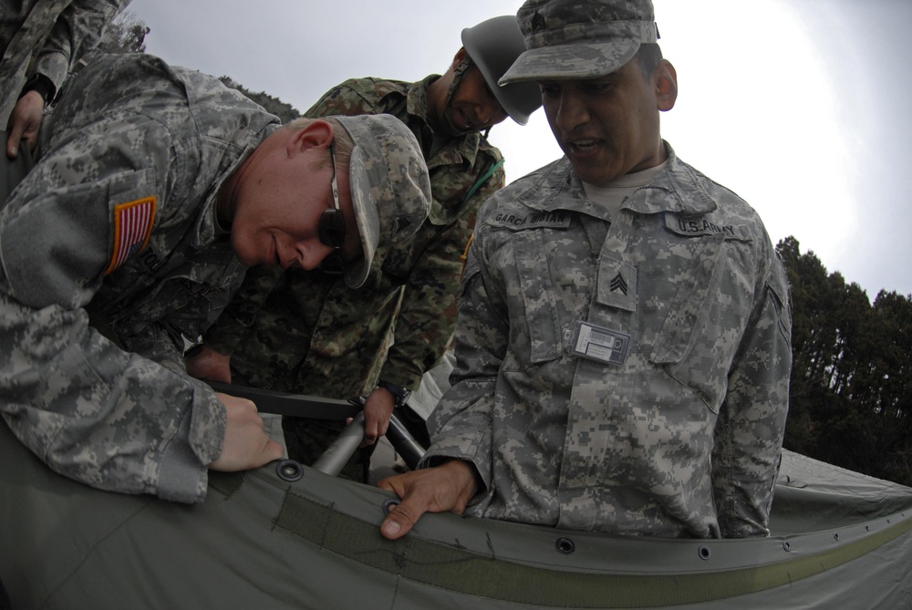 US soldiers build showers for tsunami victims