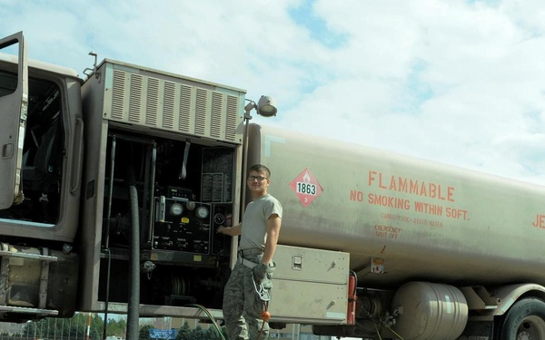 Mobility airmen among team to 'shatter' deployed fuels record in Kyrgyzstan
