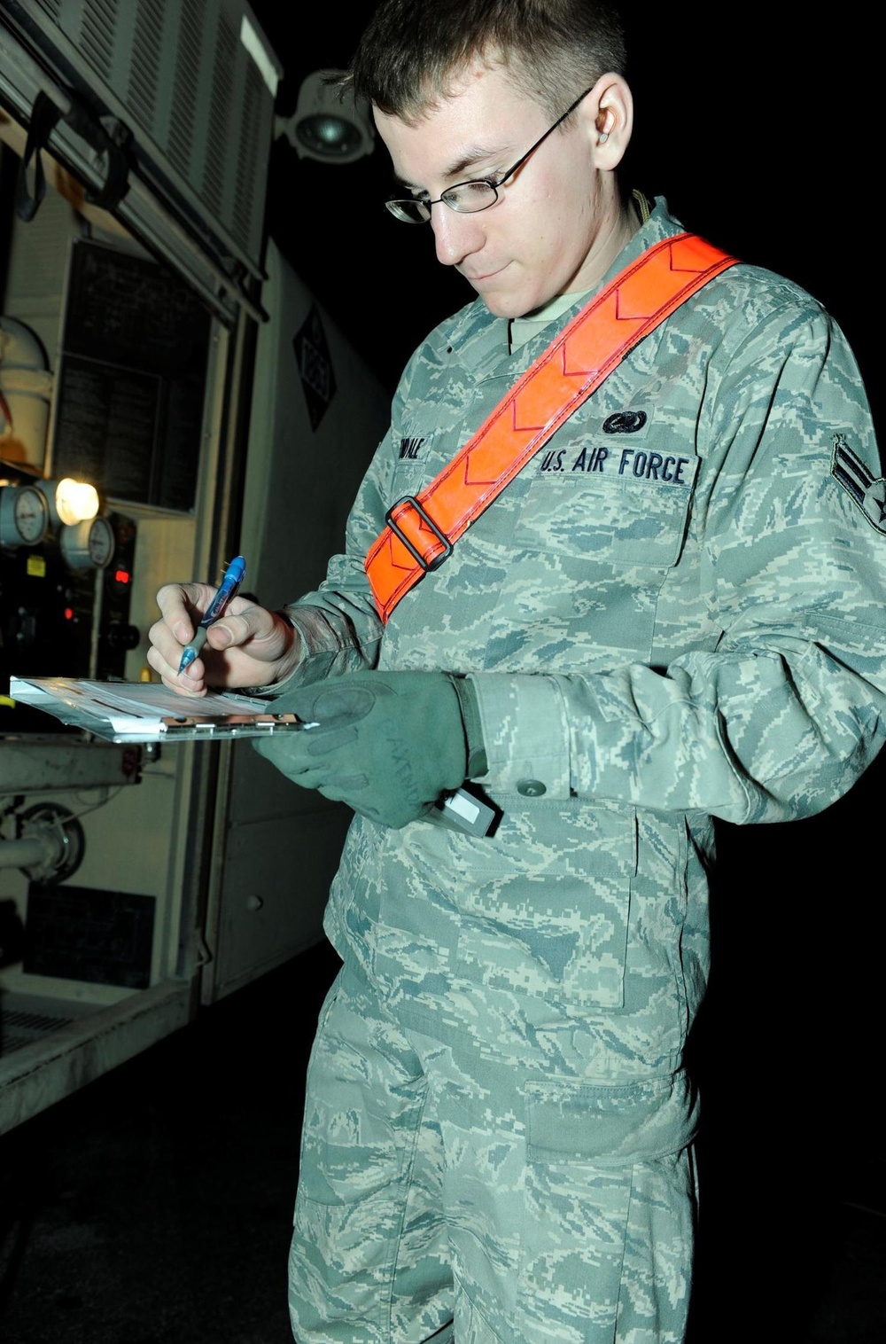 Mobility airmen among team to 'shatter' deployed fuels record in Kyrgyzstan