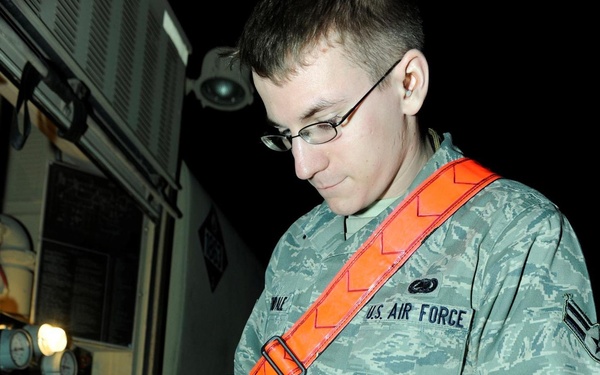 Mobility airmen among team to 'shatter' deployed fuels record in Kyrgyzstan