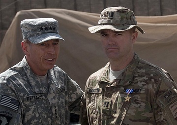 Gen. Petraeus awards Silver Stars to TF No Slack Soldiers