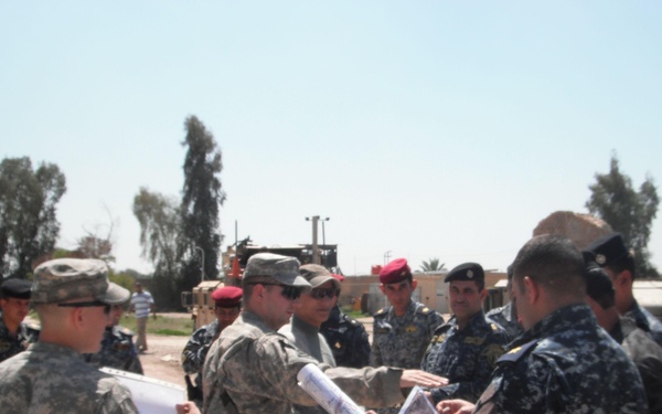 ‘Longknife’ Squadron trains 2nd IFP Div. on land navigation techniques, technologies
