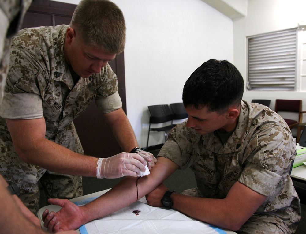 1st MLG Marines train to save lives in Combat Life Savers course