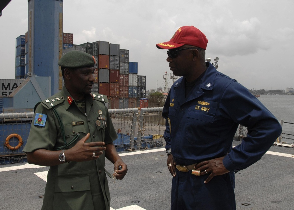 Nigerian Army Visits USS Robert G Bradley