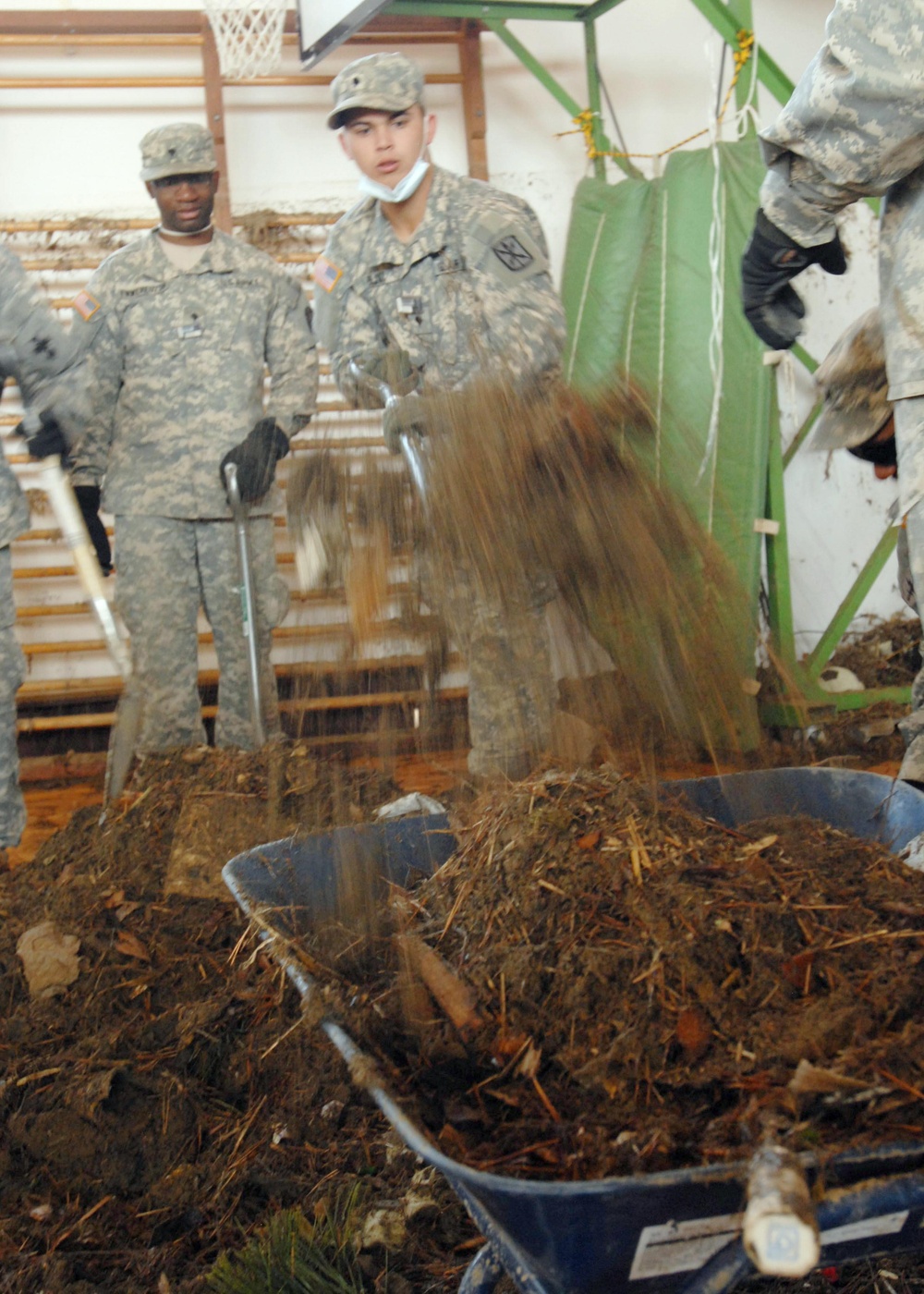 US soldiers clean Japan School