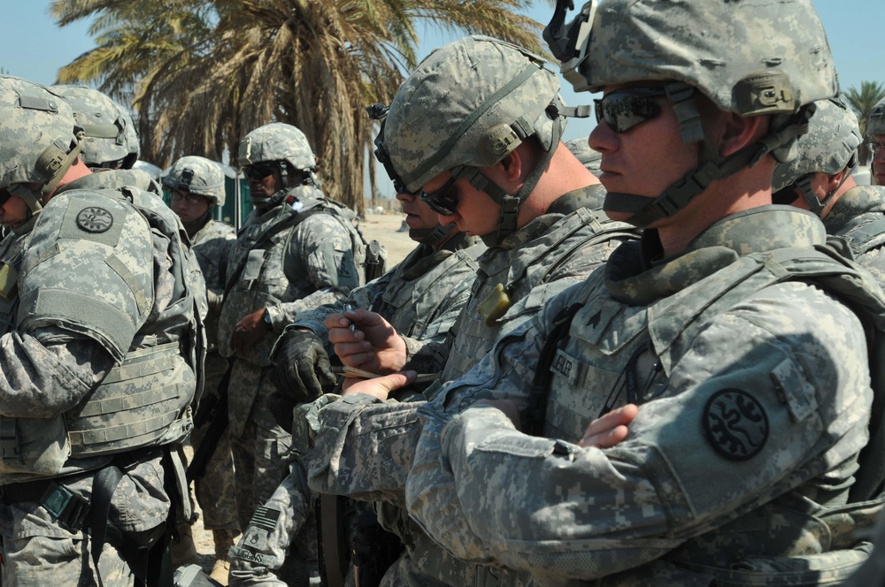 Outlaws are on the road from dusk until dawn (National Guard)