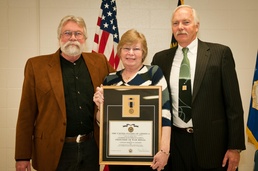 Kentucky's adjutant general presents posthumous Prisoner of War Medal to family of Air Guard pilot