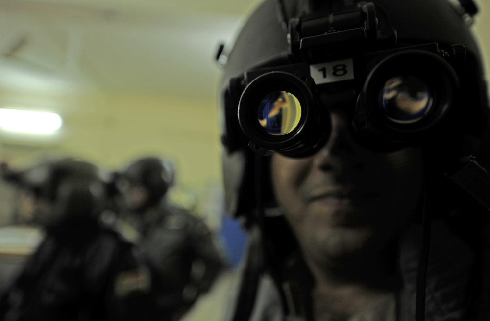 U.S. Huey advisors step back, Iraqis instructors take lead