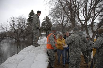 Governor and First Lady Visit Guardsmen Helping in Valley City