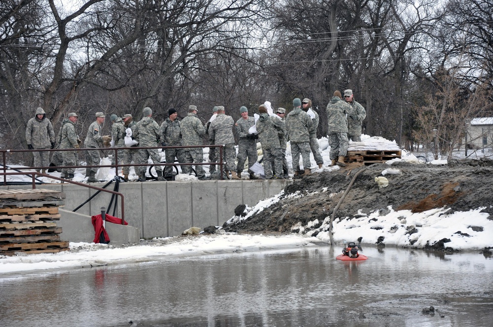 2011 Flood Fight: Sheyenne River at Valley City