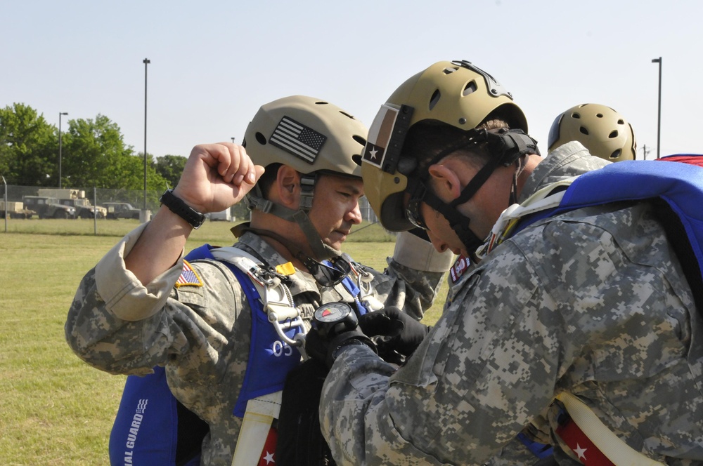 Air assault, parachute teams capture attention at American Heroes Celebration