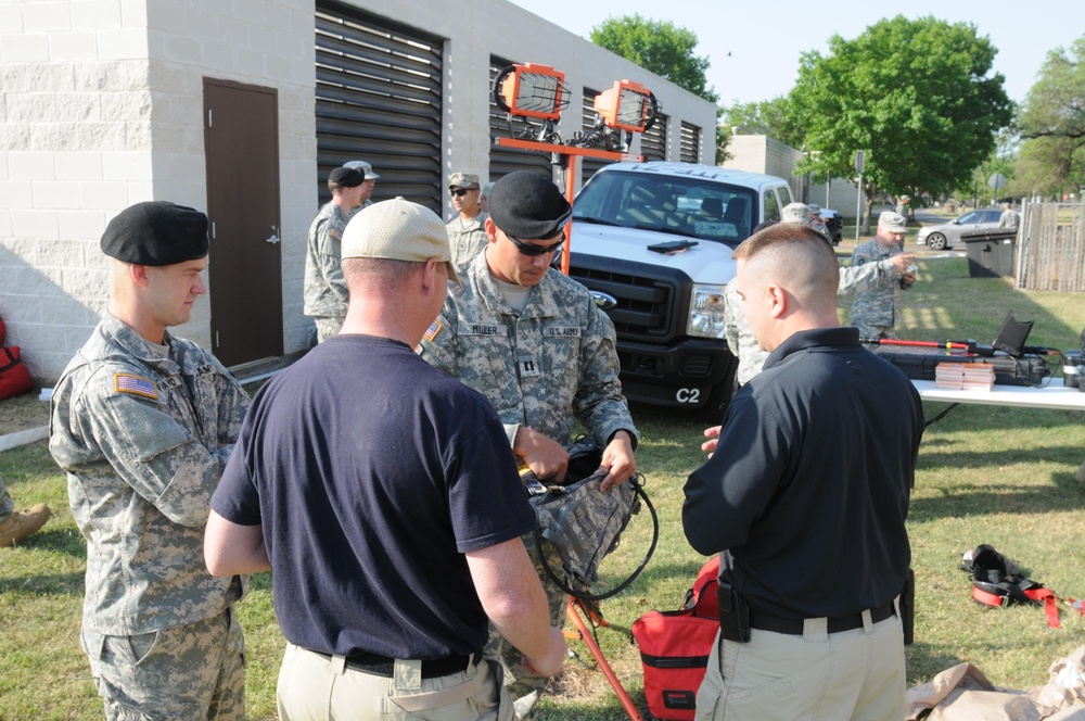 Minuteman Brigade  demonstrates life-saving capabilities at 'Heroes' event