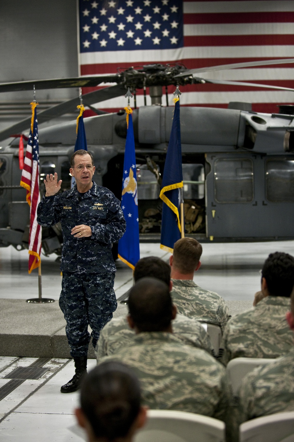 CJCS Navy Adm. Mike Mullen presents pararescuemen with bronze stars