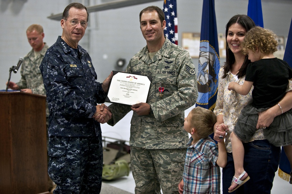 CJCS Navy Adm. Mike Mullen presents pararescuemen with bronze stars