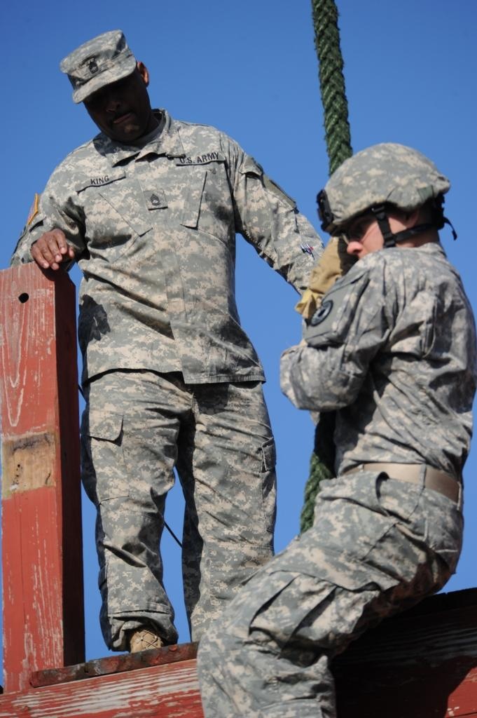 Soldiers receive specialized rappel fast rope training