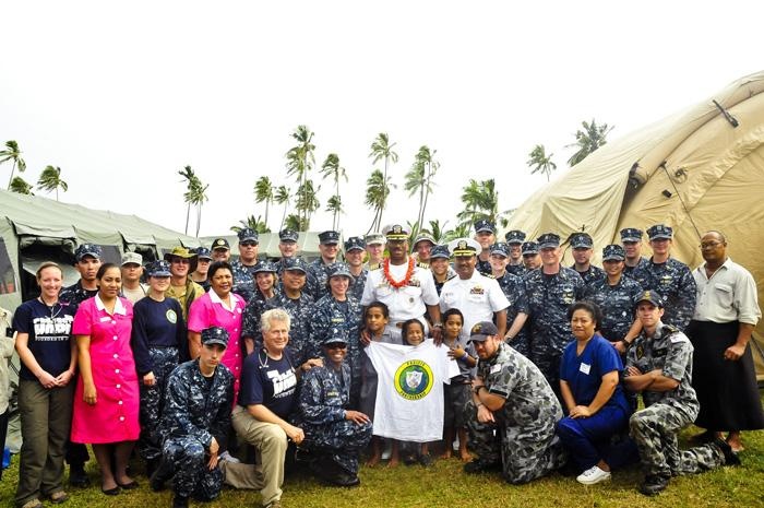 Pacific Partnership Mission Commander Talks with Tongan Chief