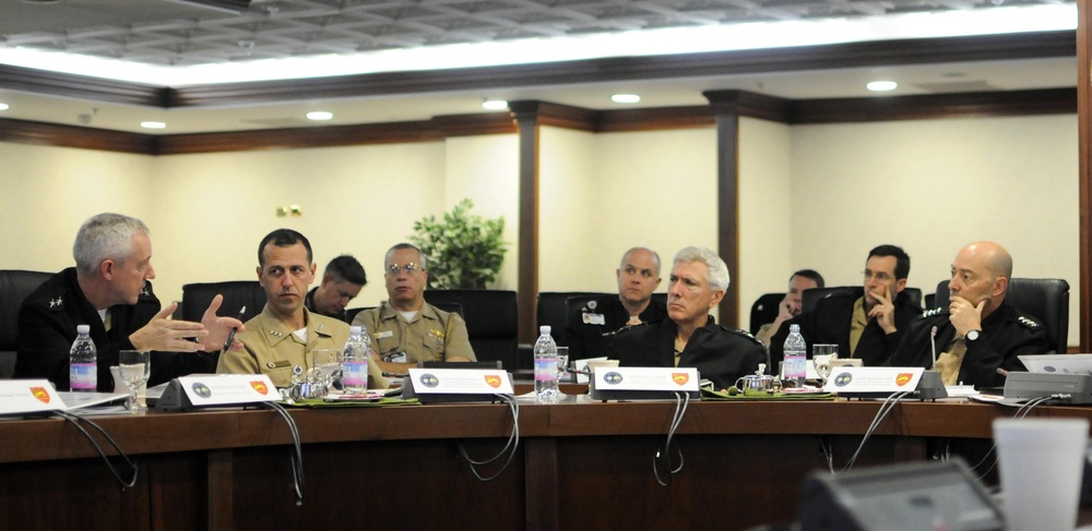 Senior Naval Officers discuss Anti-Submarine Warfare