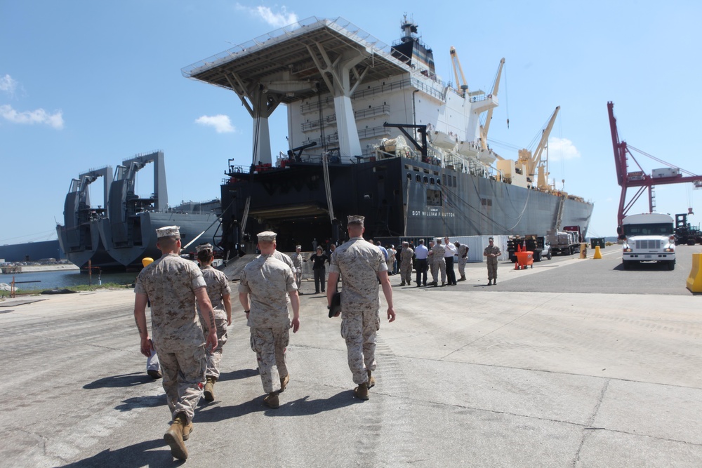 Logistic Marines learn about Maritime prepositioning force
