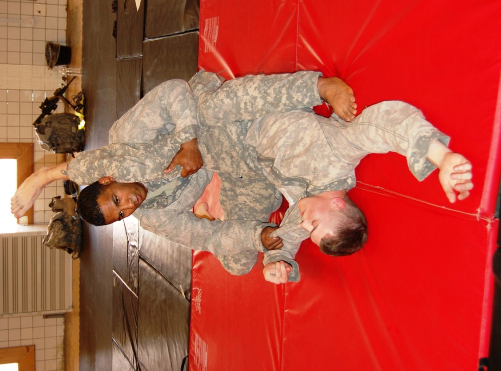 ‘Vanguard’ Battalion Soldiers knock out Modern Army Combatives training