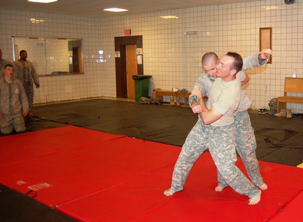 ‘Vanguard’ Battalion soldiers knock out Modern Army Combatives training