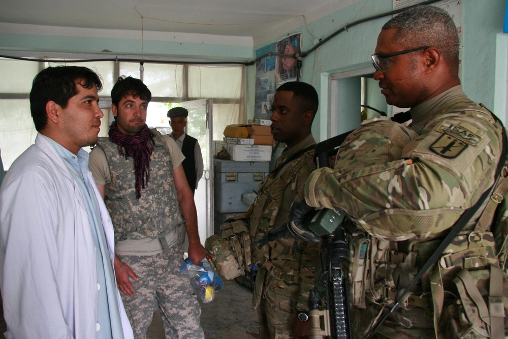 Bayonet soldiers first to visit clinic in borderlands