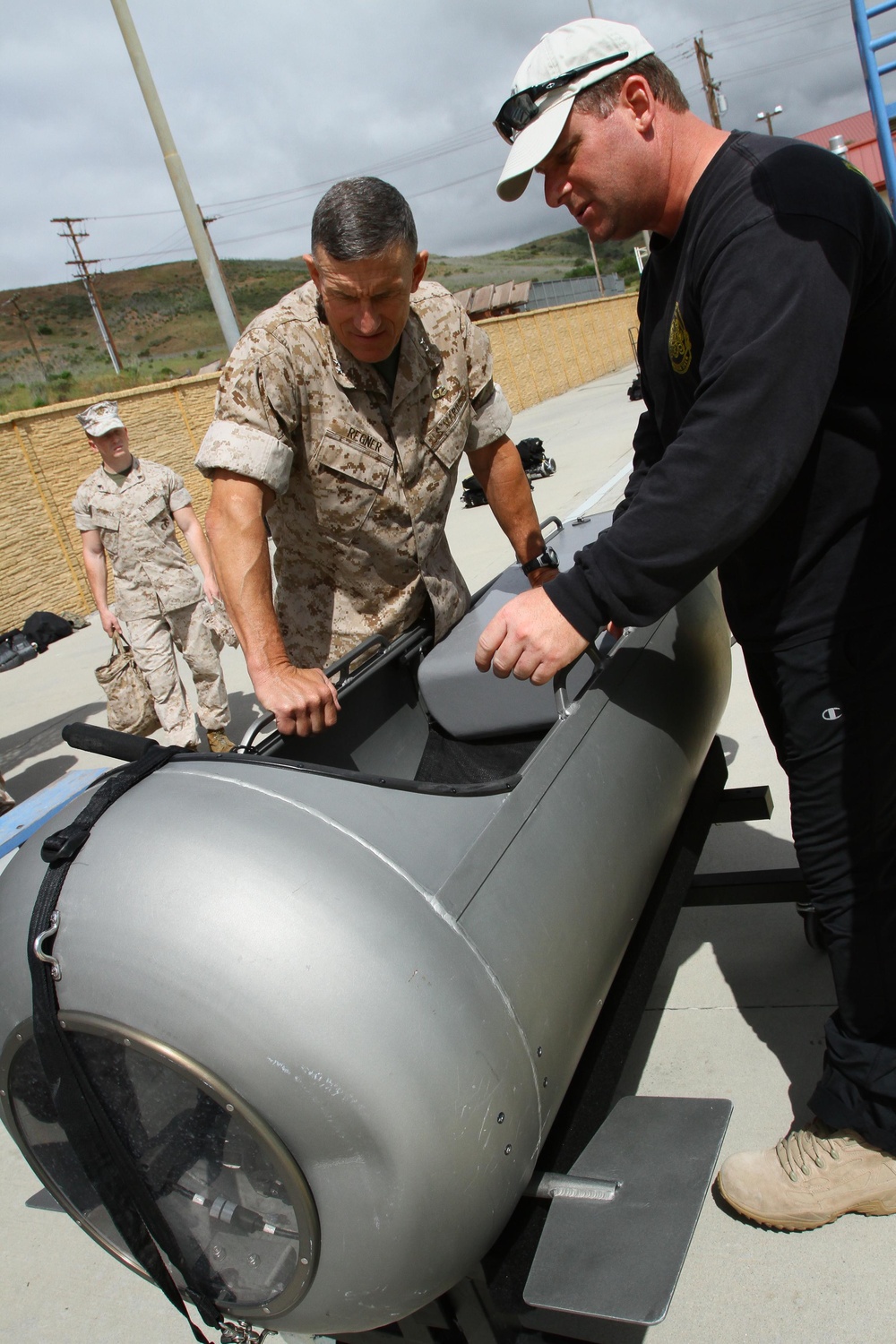 1st Marine Division commanding general inspects new equipment