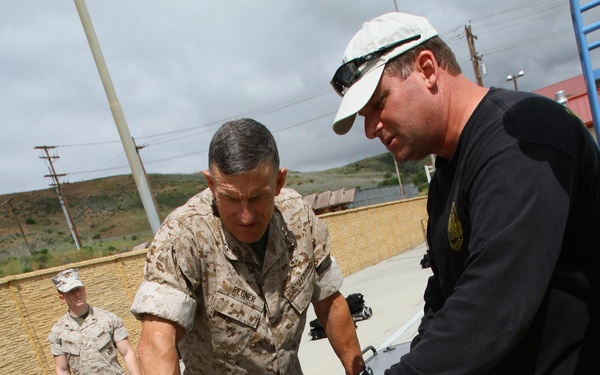 1st Marine Division commanding general inspects new equipment