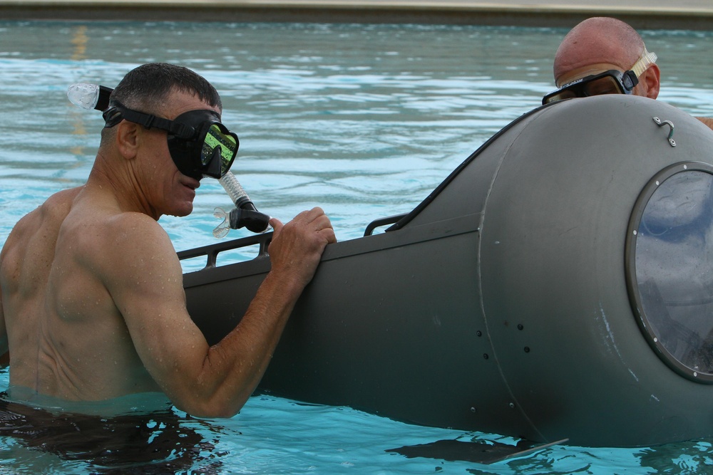 1st Marine Division commanding general inspects new equipment