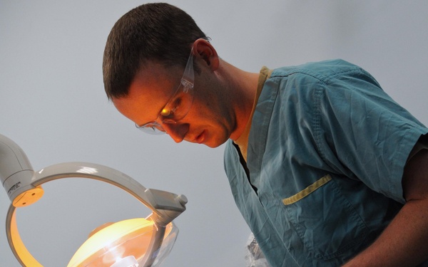 Deployed dentists test lightweight mobile X-ray system