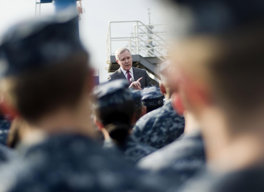 Ray Mabus speaks at Commander, Fleet Activities Yokosuka