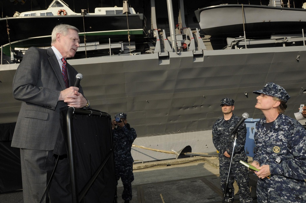 Ray Mabus Answers Questions From Sailors