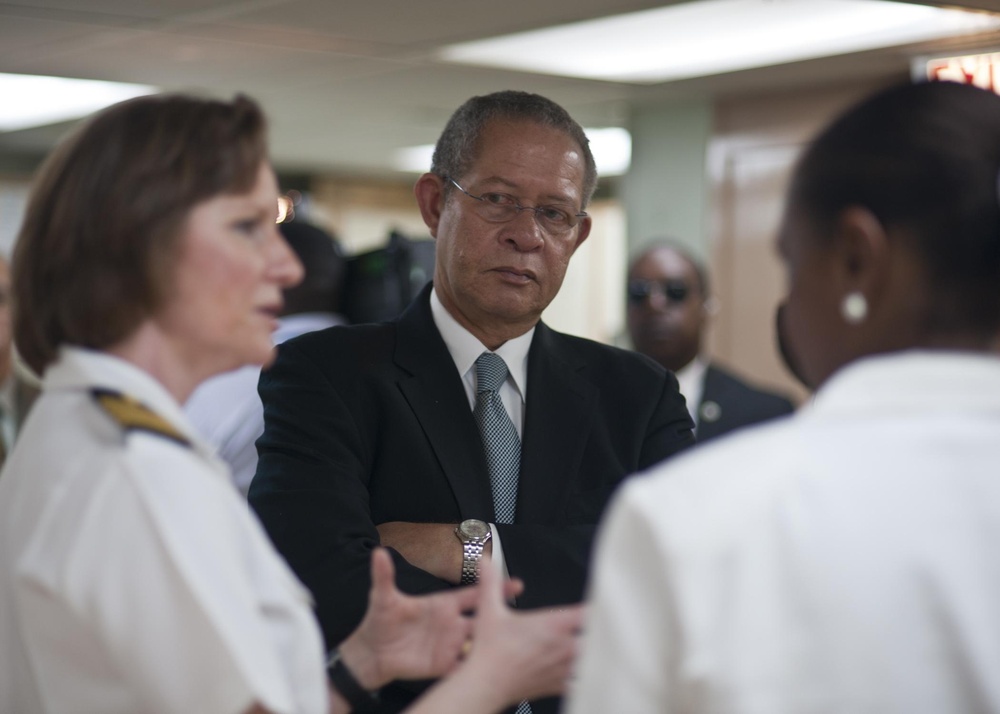 Jamaican Prime Minister aboard USNS Comfort
