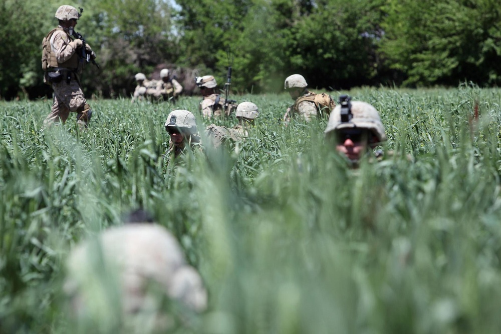 Artillery Marines hold back insurgents in key Afghan district
