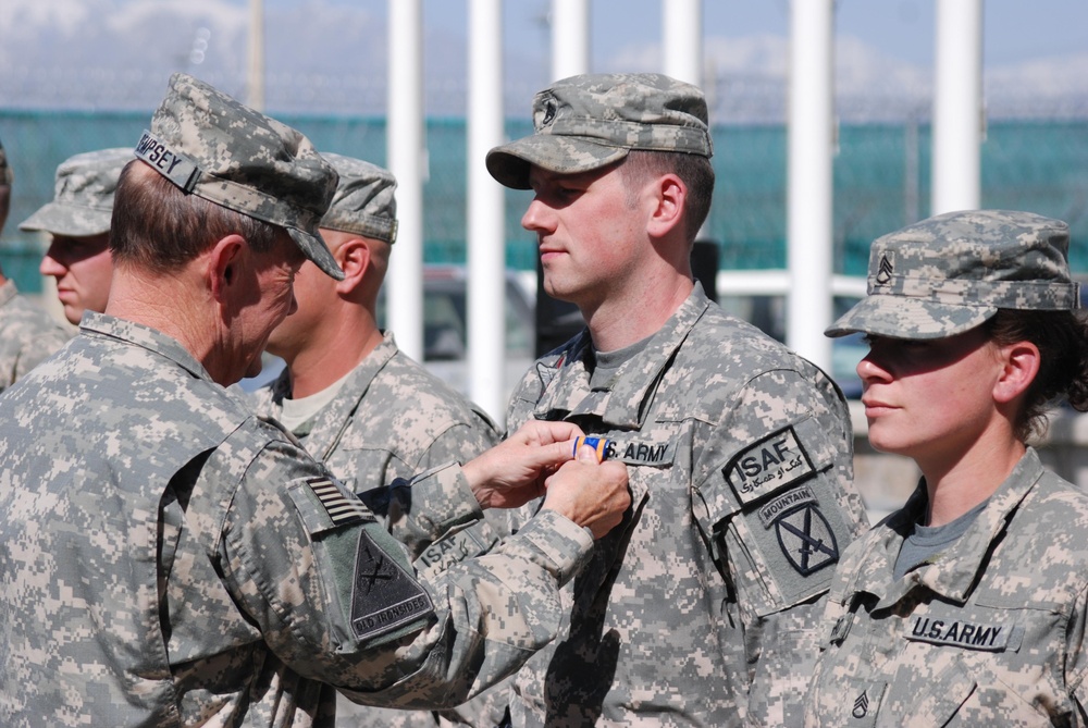 Army Chief of Staff presents valor awards to 10th CAB Soldiers