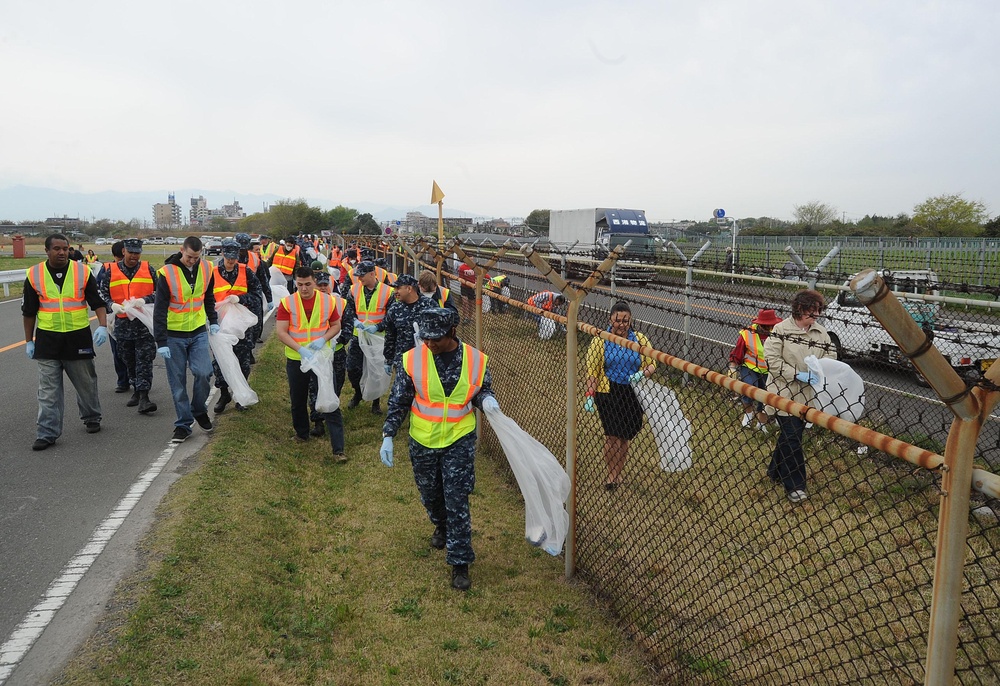 NAF Atsugi Sailors &amp; Civilians Pick Up Litter for Earth Day