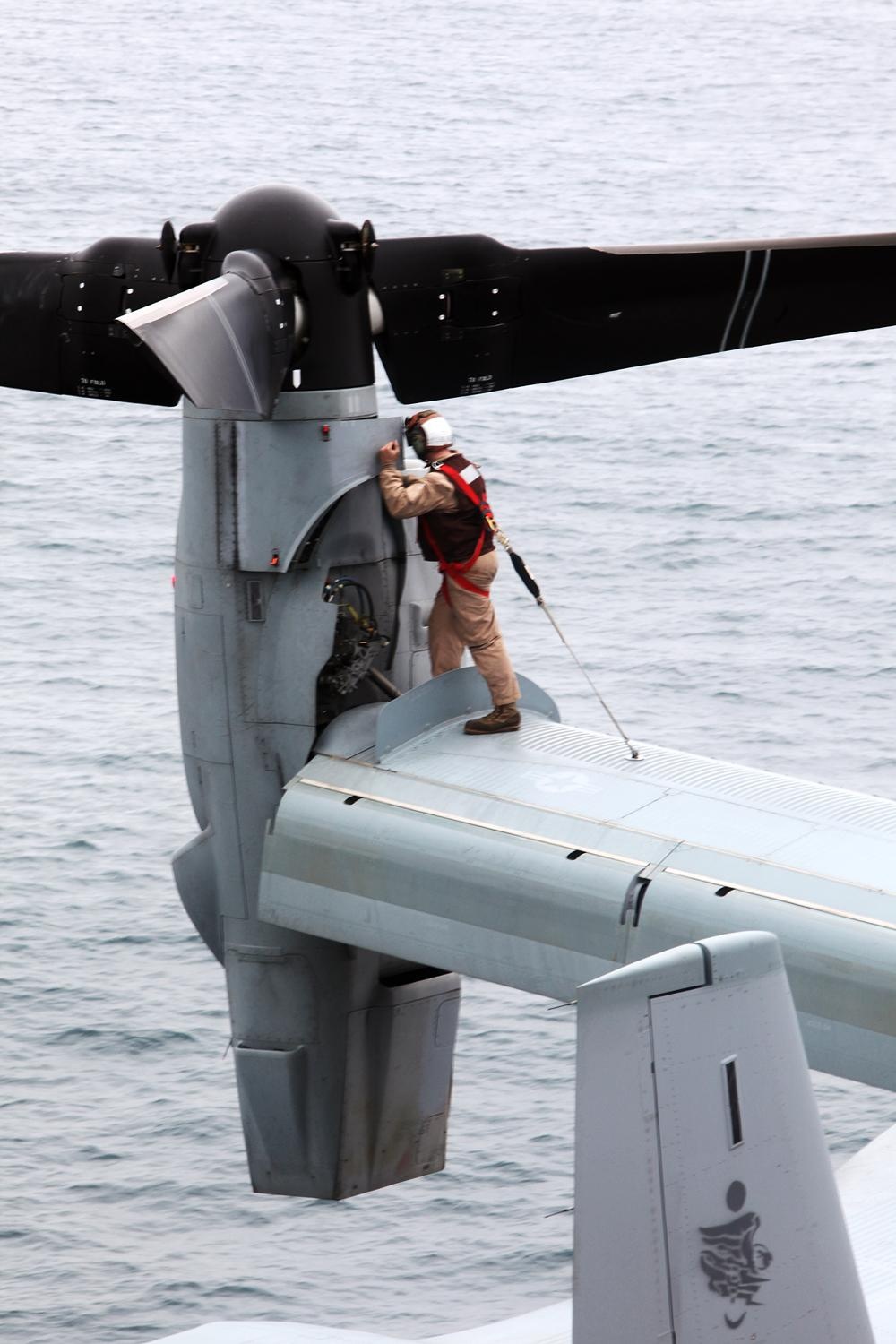 VMM-263 (REIN) 'Thunder Chickens' arrive aboard USS Bataan