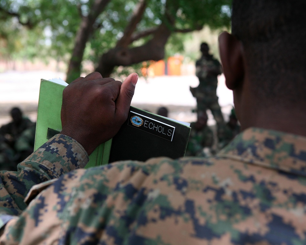 APS-11 Marines demonstrate combat lifesaving skills to Senegalese, Nigerian partners