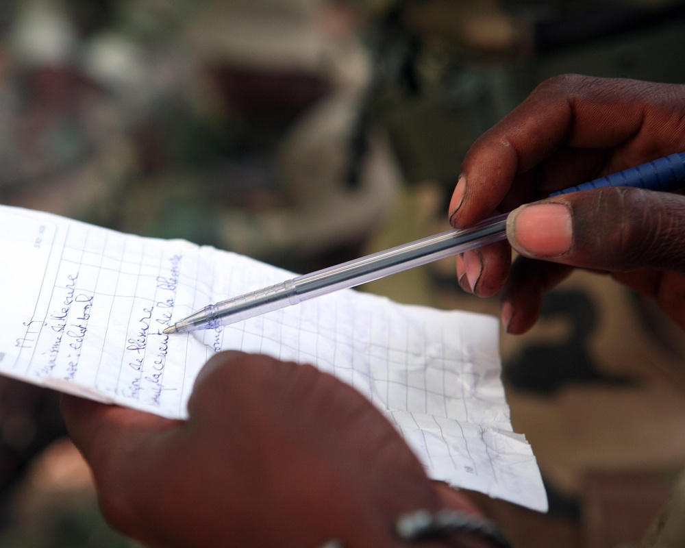 APS-11 Marines demonstrate combat lifesaving skills to Senegalese, Nigerian partners