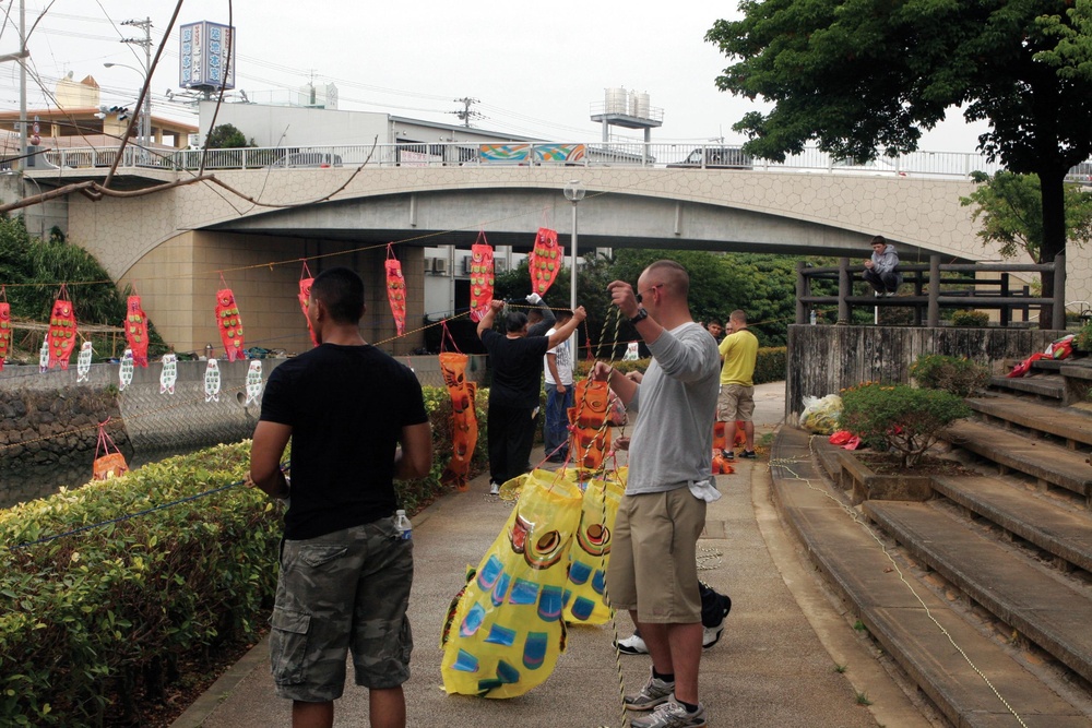 Marines assist Golden Week decorating