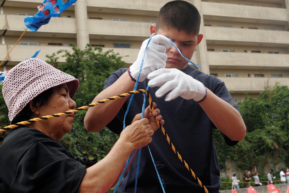 Marines assist Golden Week decorating