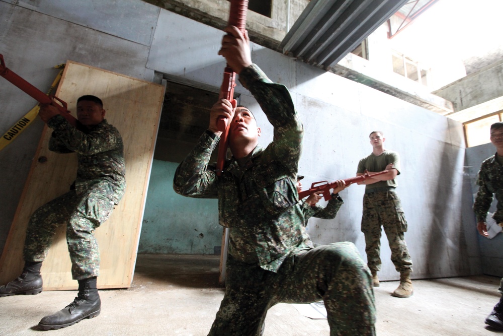 US, AFP Marines practice MOUT