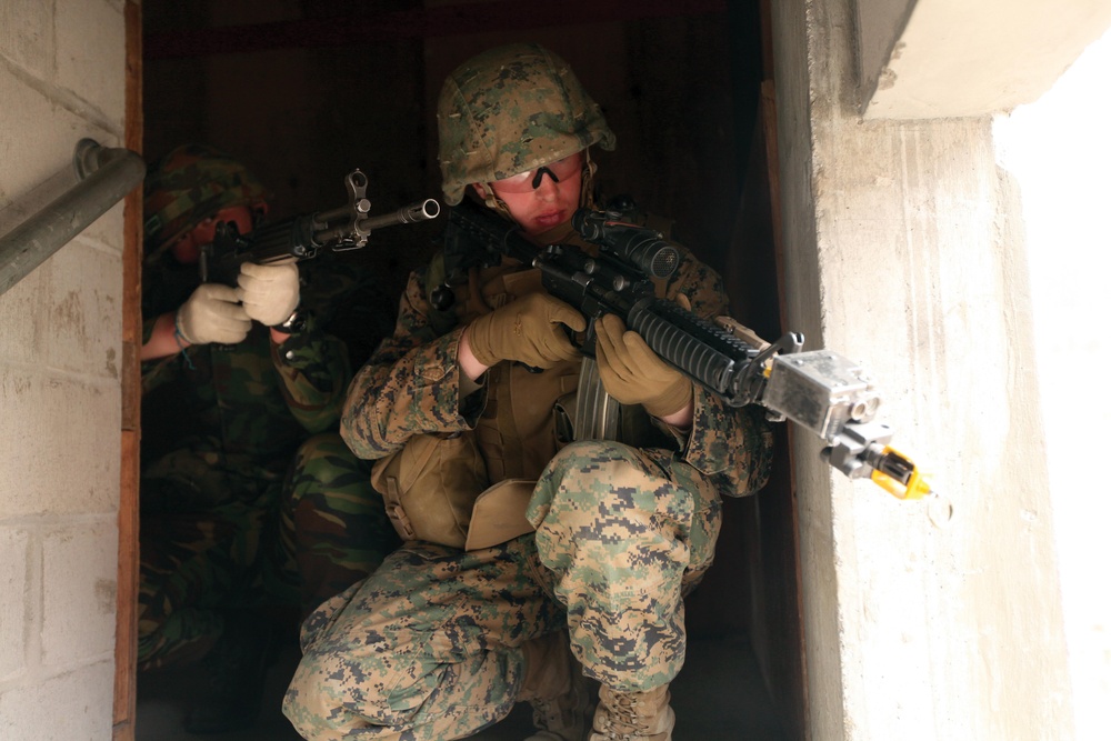 Training realistic scenarios; ROK, US Marines push through urban training