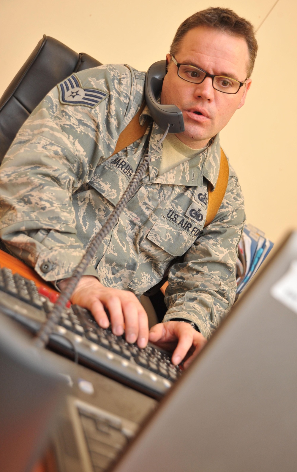 Airmen improve Iraq one contract at a time