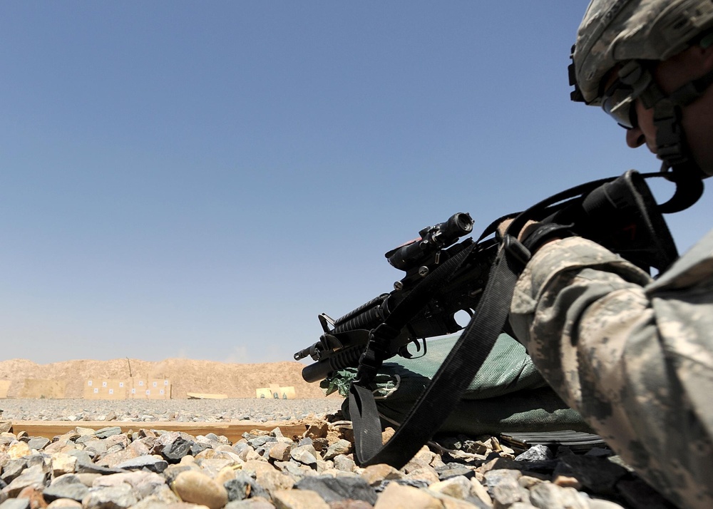US Soldiers familiarize themselves with their weapons before missions.
