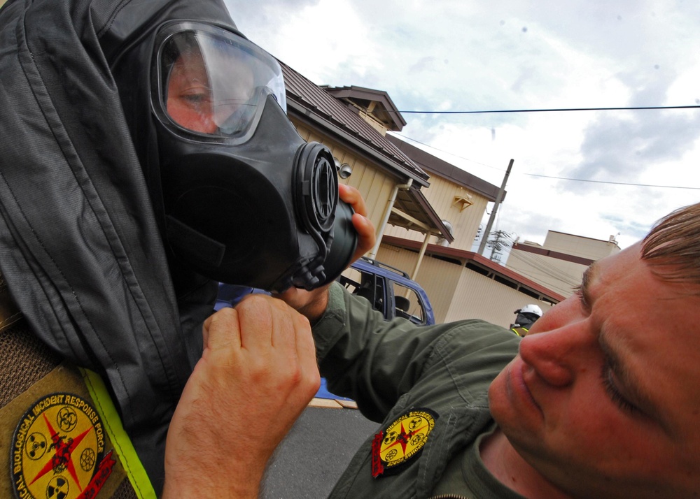 Marines, JSDF showcase skills to Japan’s Minister of Defense