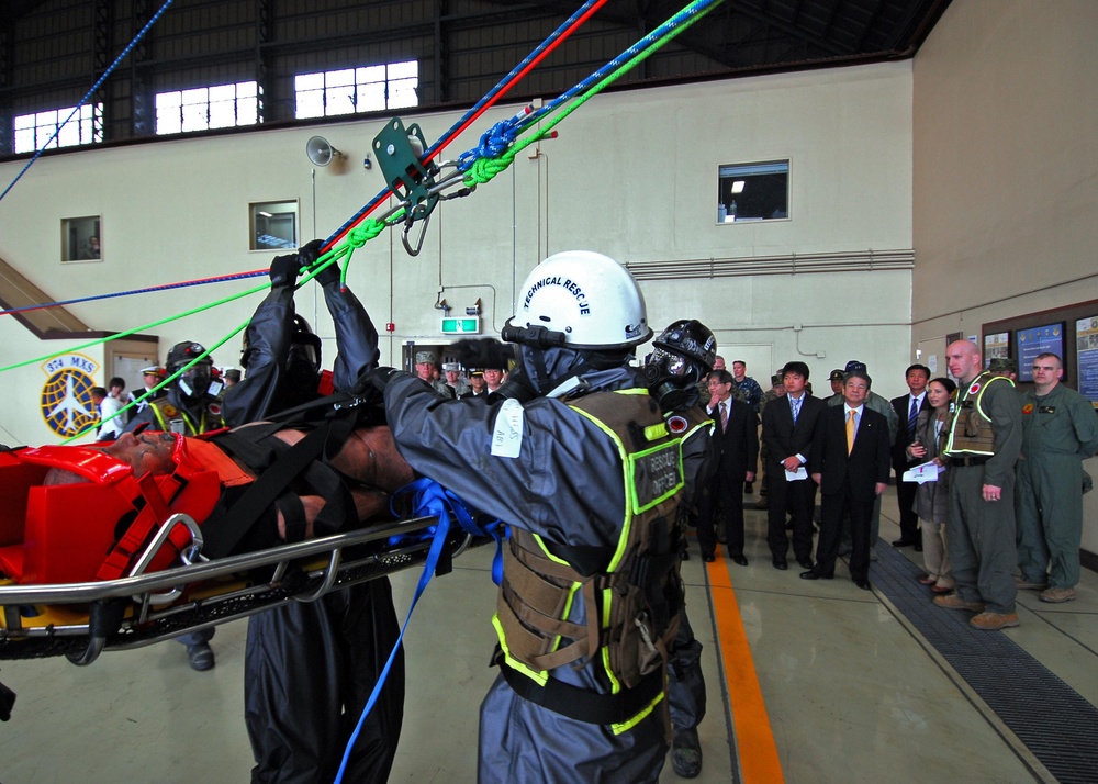 Marines, JSDF showcase skills to Japan’s Minister of Defense