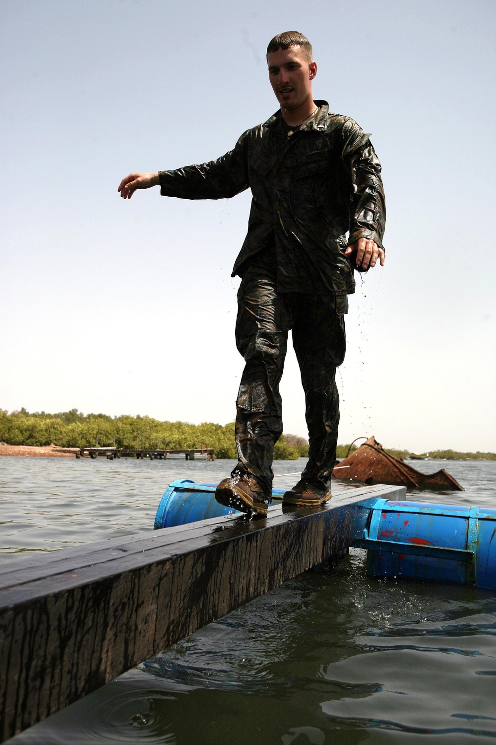 APS-11 Marines, Senegalese commandos maneuver through river obstacles