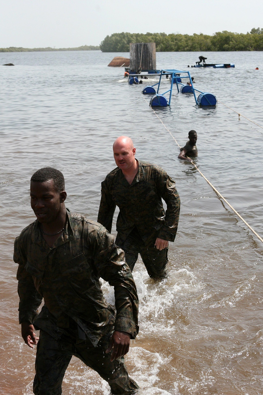 APS-11 Marines, Senegalese commandos maneuver through river obstacles